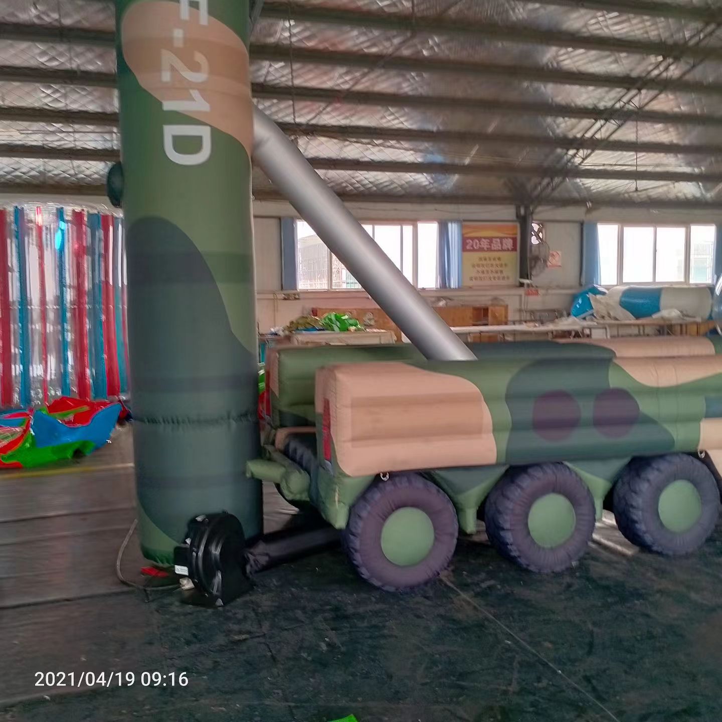 杜尔伯特军事演习中的充气目标车辆：模拟发射车雷达车坦克飞机